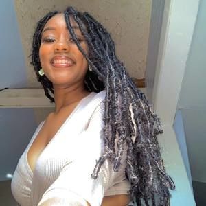 Meet your Posher, Alexia